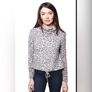 Chic Gray Animal Print Women's Turtleneck Sweater